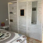 Finestra Tra Cielo E Mare Luni