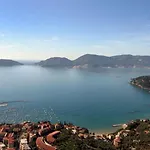 Finestra Tra Cielo E Mare Luni