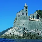 Finestra Tra Cielo E Mare