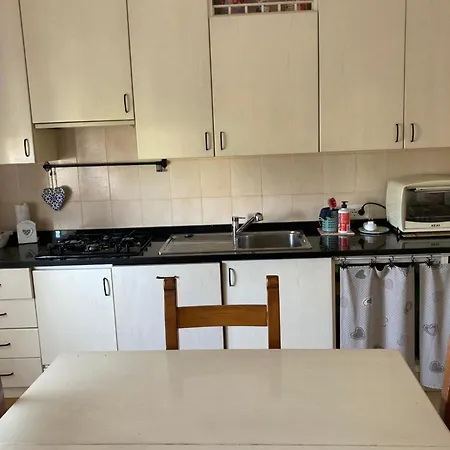 Finestra Tra Cielo E Mare Luni